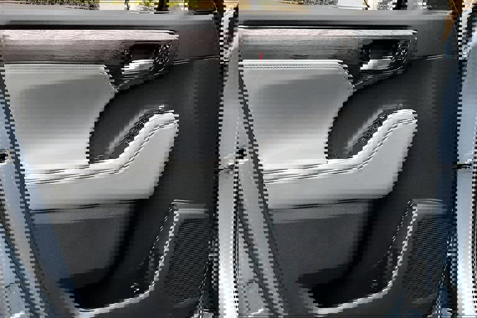 Used 2024 Toyota Highlander Platinum image 22