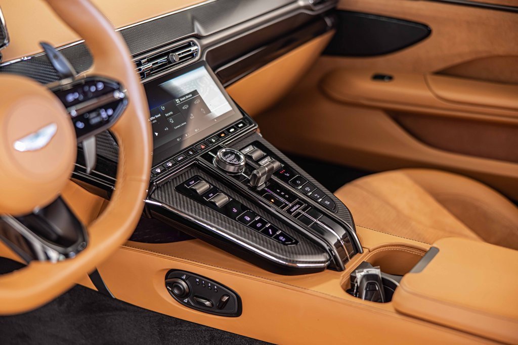 Used 2025 Aston Martin V8 Vantage Coupe image 21