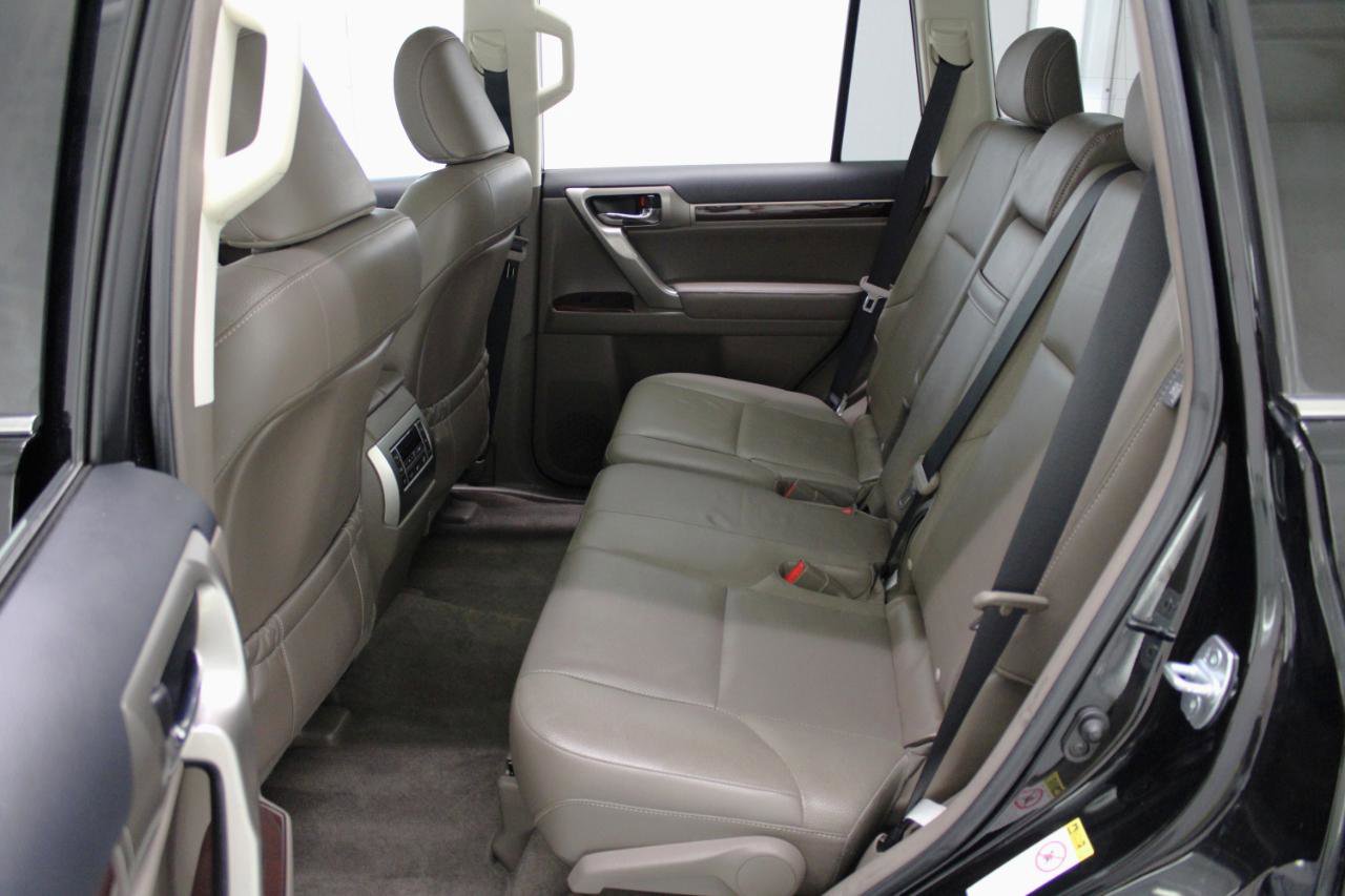 Used 2017 Lexus GX 460 Premium w/ Premium Package image 38