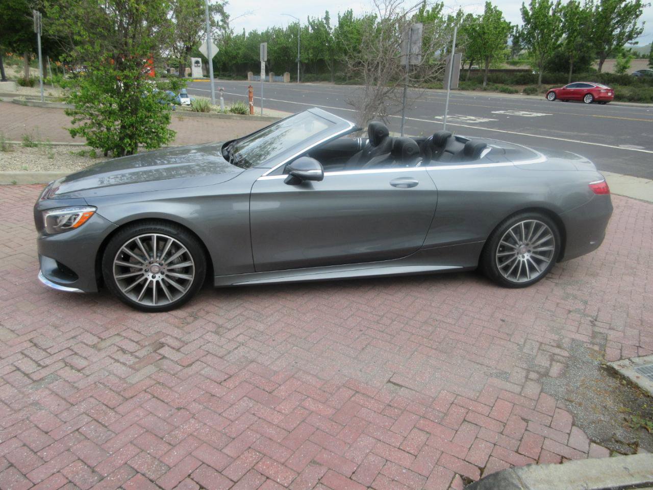 Used 2017 Mercedes-Benz S 550 Cabriolet image 2