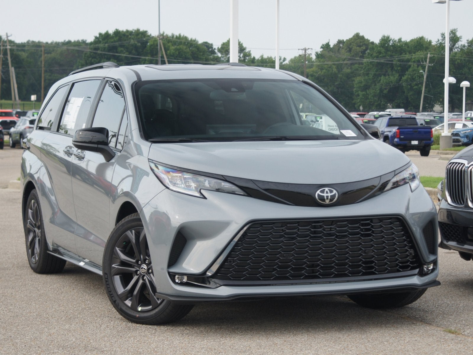 Used 2026 Toyota Sienna XSE FWD image 7