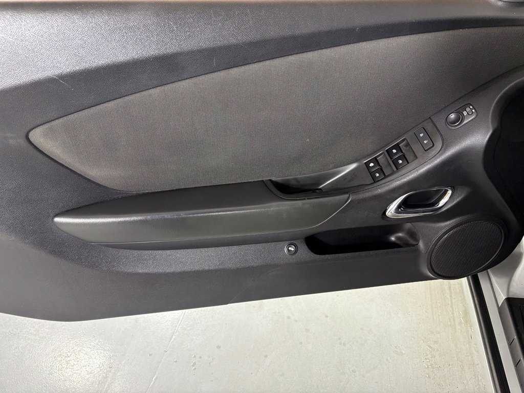 Used 2015 Chevrolet Camaro LT RWD image 13