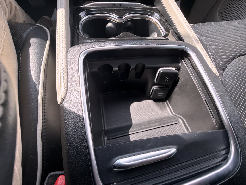 Used 2023 Chrysler Pacifica Limited FWD image 30
