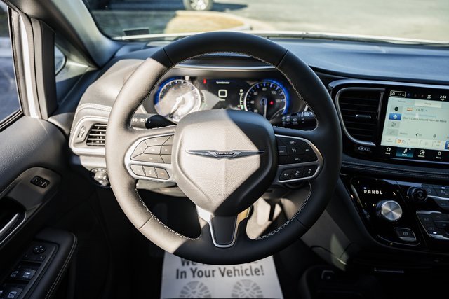 New 2026 Chrysler Pacifica Select image 28