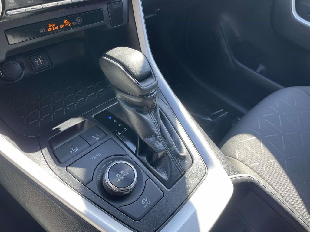 Used 2025 Toyota RAV4 XLE image 41