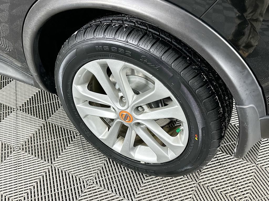 Used 2015 Nissan Juke SV image 36