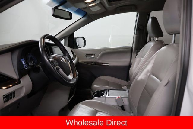 Used 2017 Toyota Sienna XLE w/ XLE Navigation Package AWD/4WD image 11