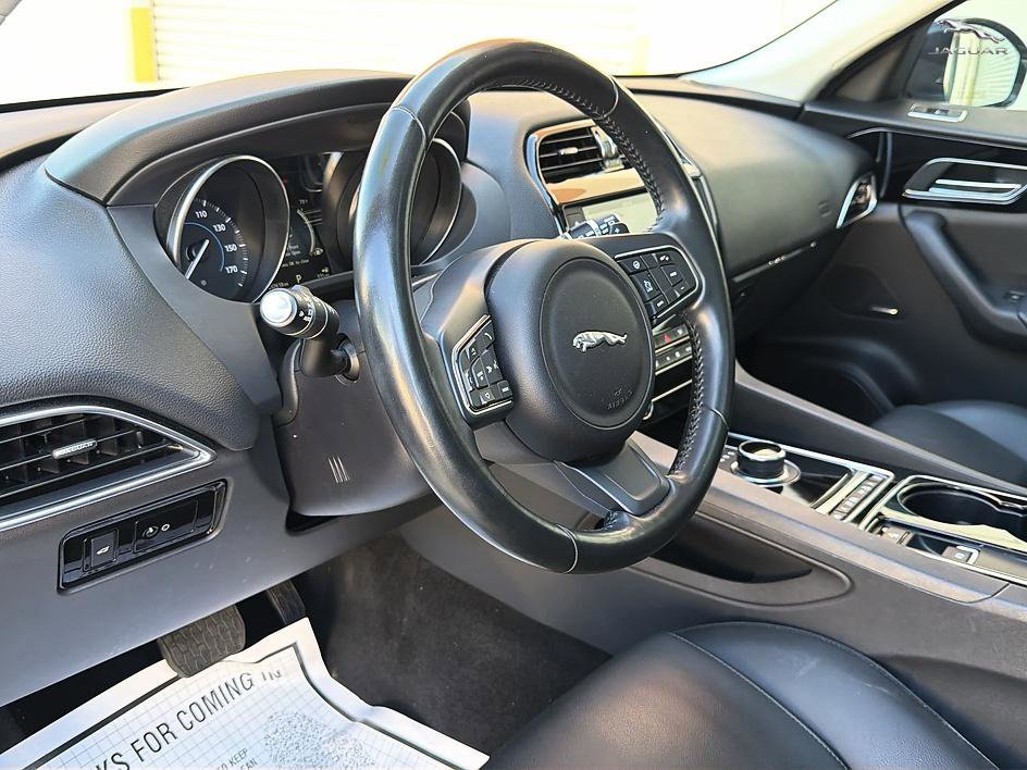 Used 2017 Jaguar F-PACE Premium AWD/4WD image 18