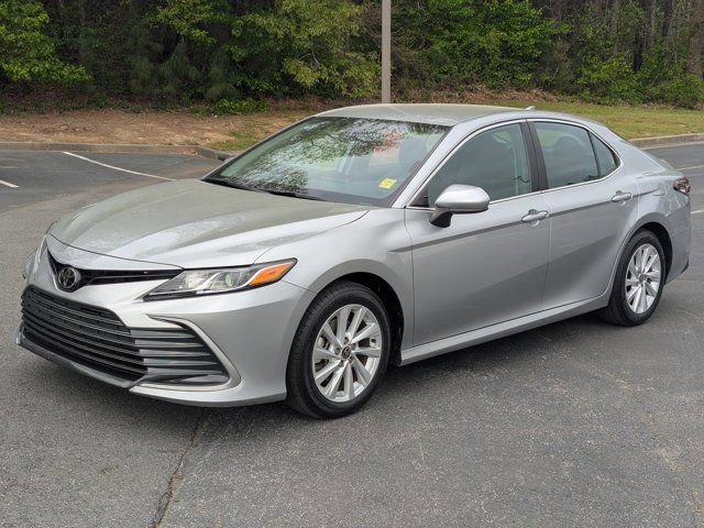 Used 2023 Toyota Camry LE FWD image 3