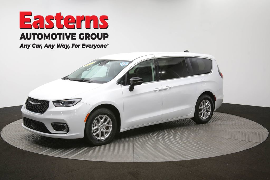 Used 2024 Chrysler Pacifica Touring-L image 55