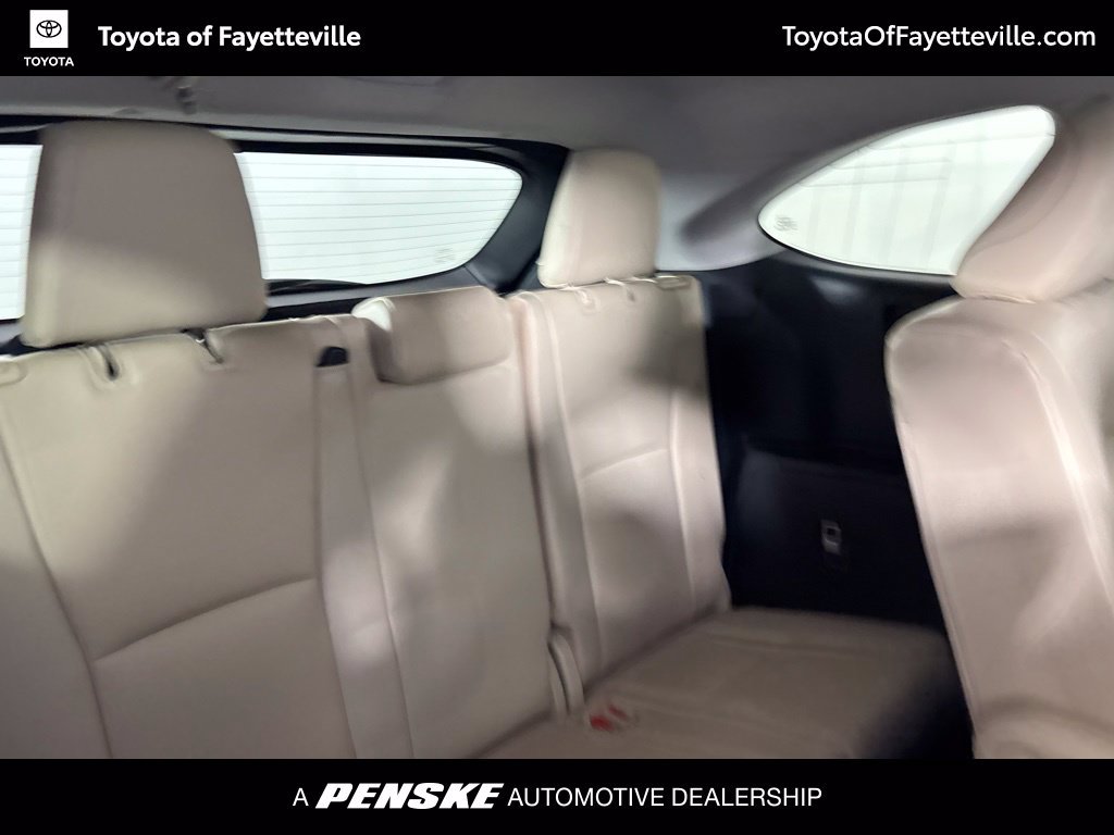 Used 2023 Toyota Highlander XLE FWD image 12