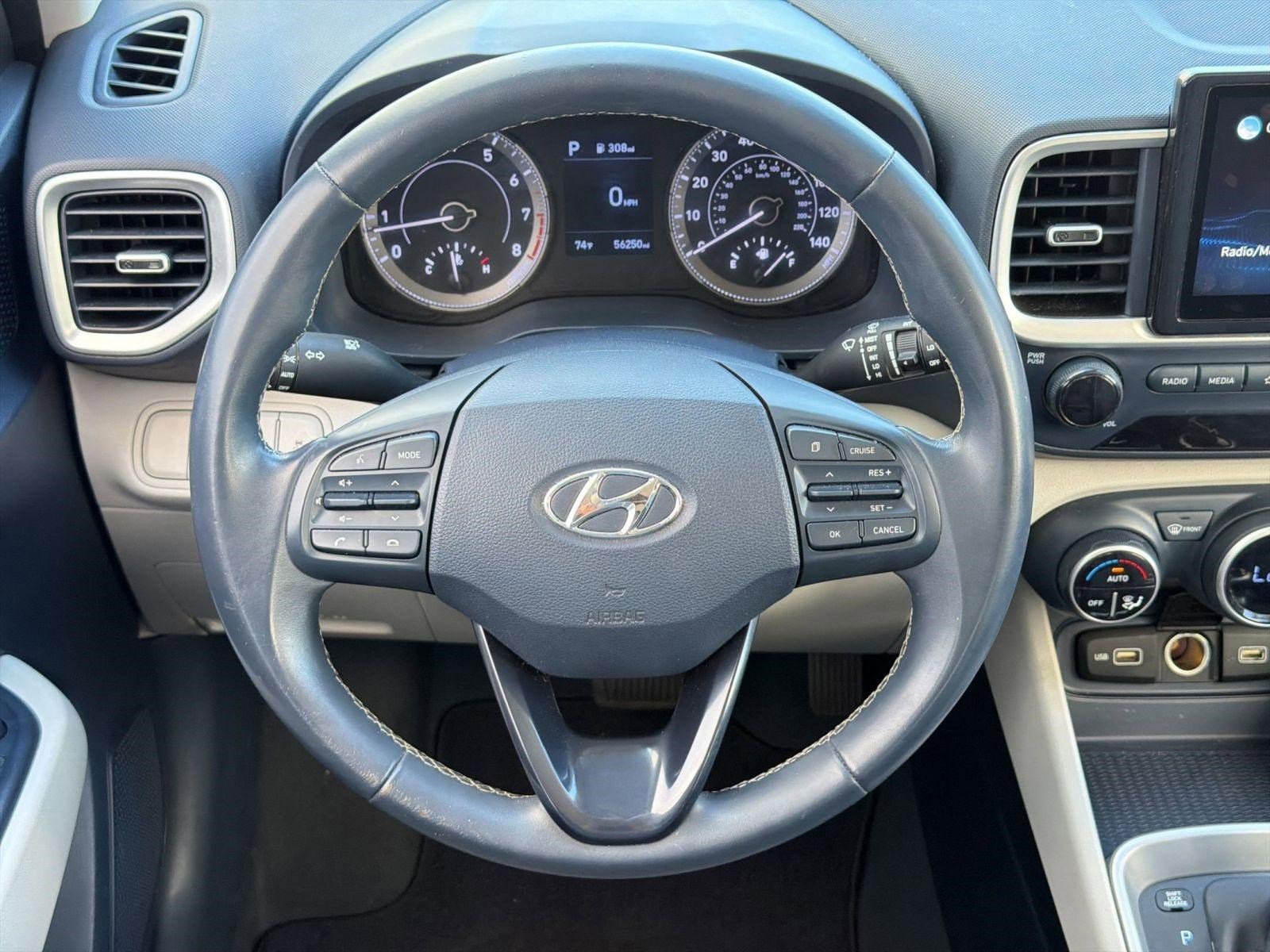 Used 2022 Hyundai Venue Limited FWD image 17