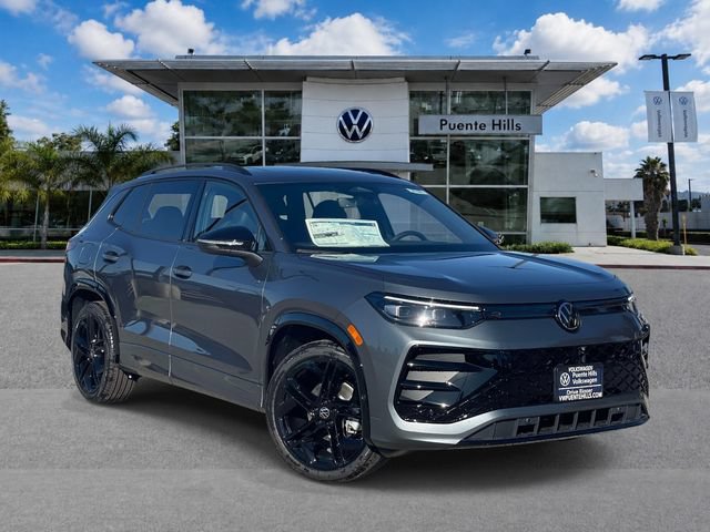 New 2026 Volkswagen Tiguan SE R-Line FWD image 1
