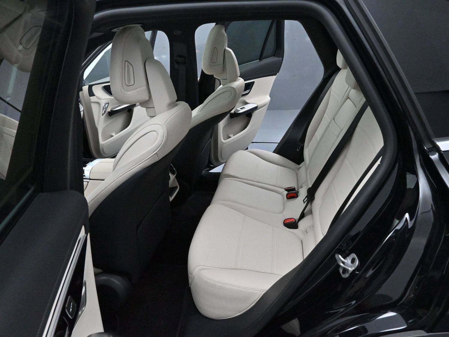 Used 2024 Mercedes-Benz GLC 300 4MATIC image 28