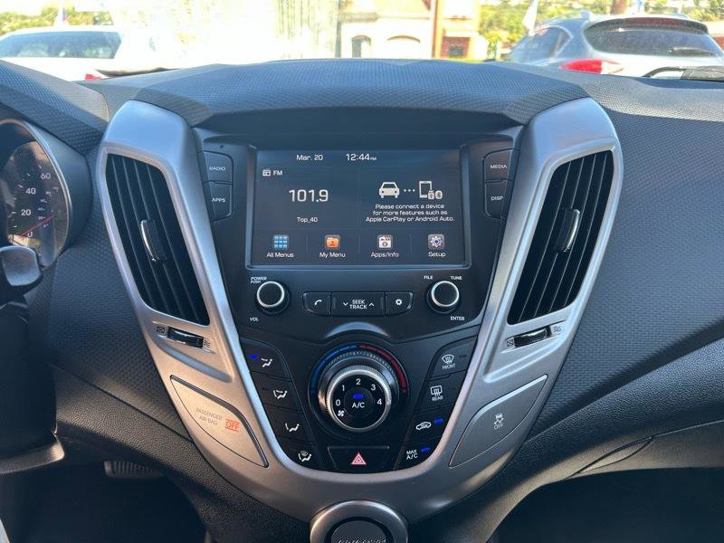 Used 2017 Hyundai Veloster 3dr Cpe Auto image 12