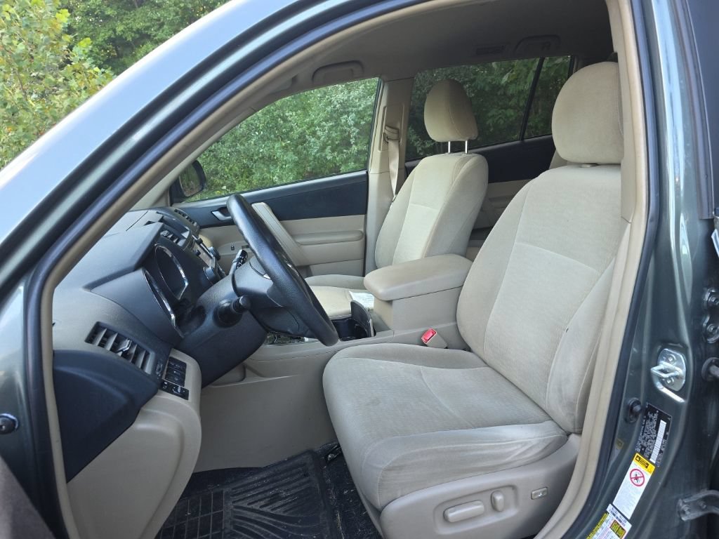 Used 2013 Toyota Highlander Plus AWD/4WD image 11