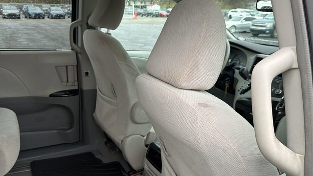 Used 2011 Toyota Sienna LE w/ Towing Pkg image 27