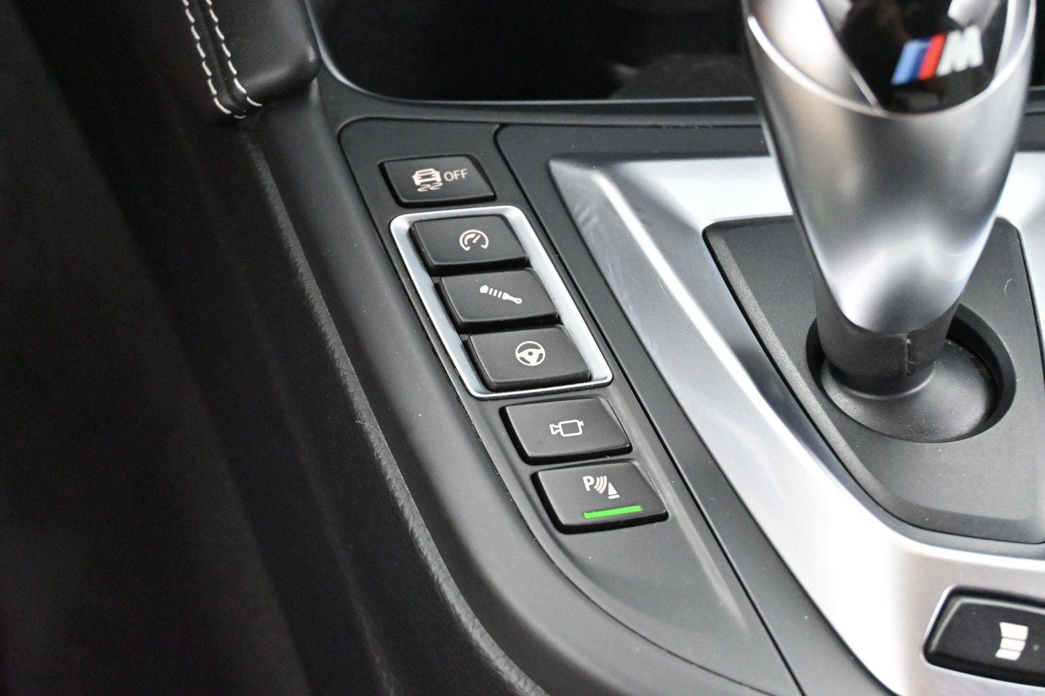 Used 2015 BMW M4 Convertible RWD image 26