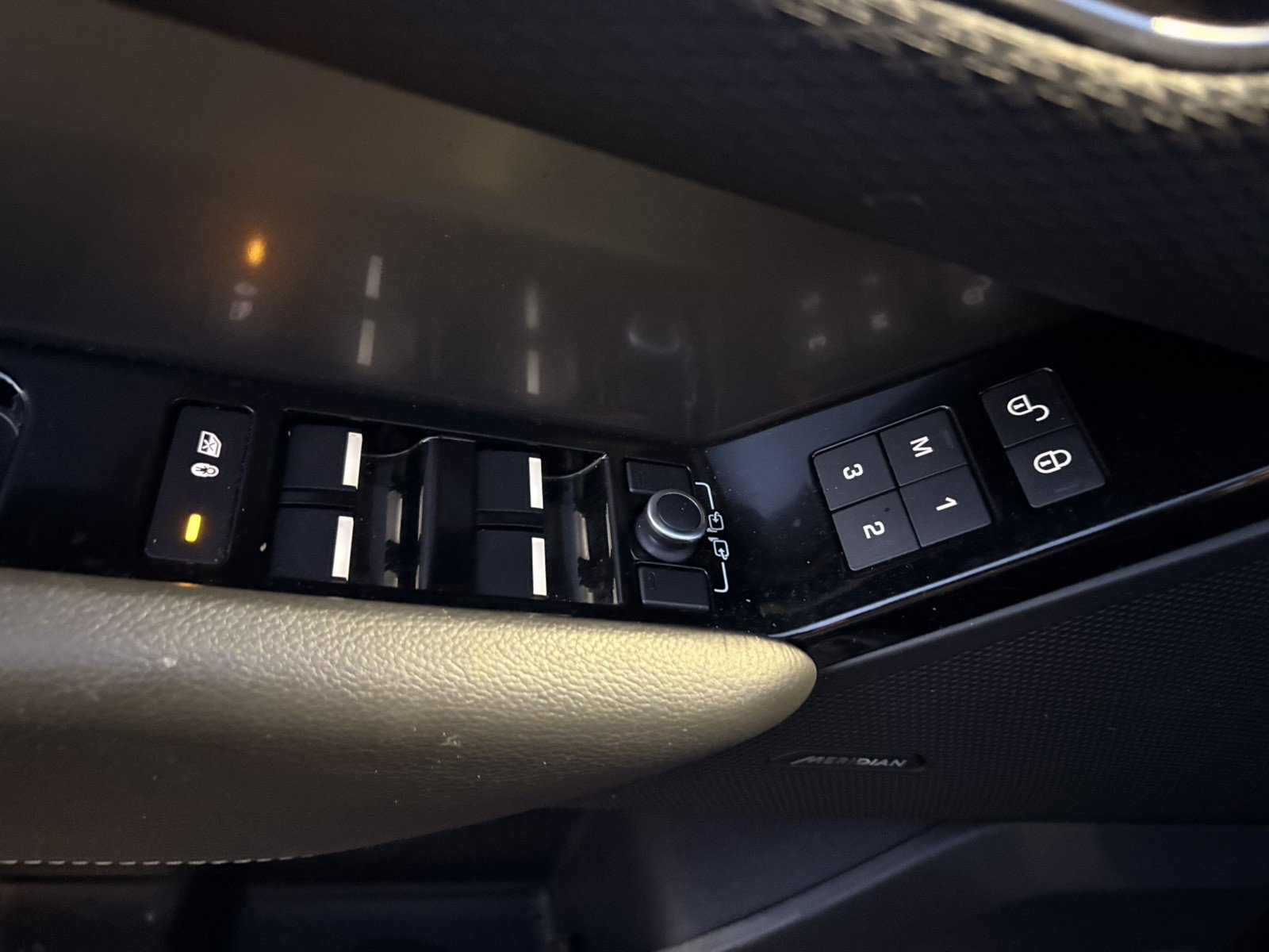 Used 2018 Land Rover Range Rover Velar S image 15