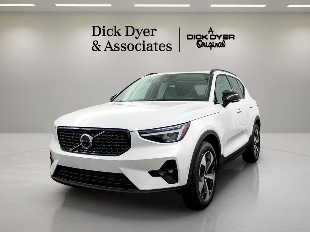 New 2026 Volvo XC40 B4 Plus w/ Protection Package Premier FWD image 6