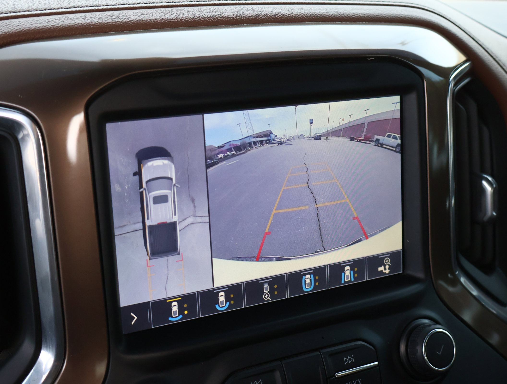 Used 2019 Chevrolet Silverado 1500 High Country w/ Technology Package image 4