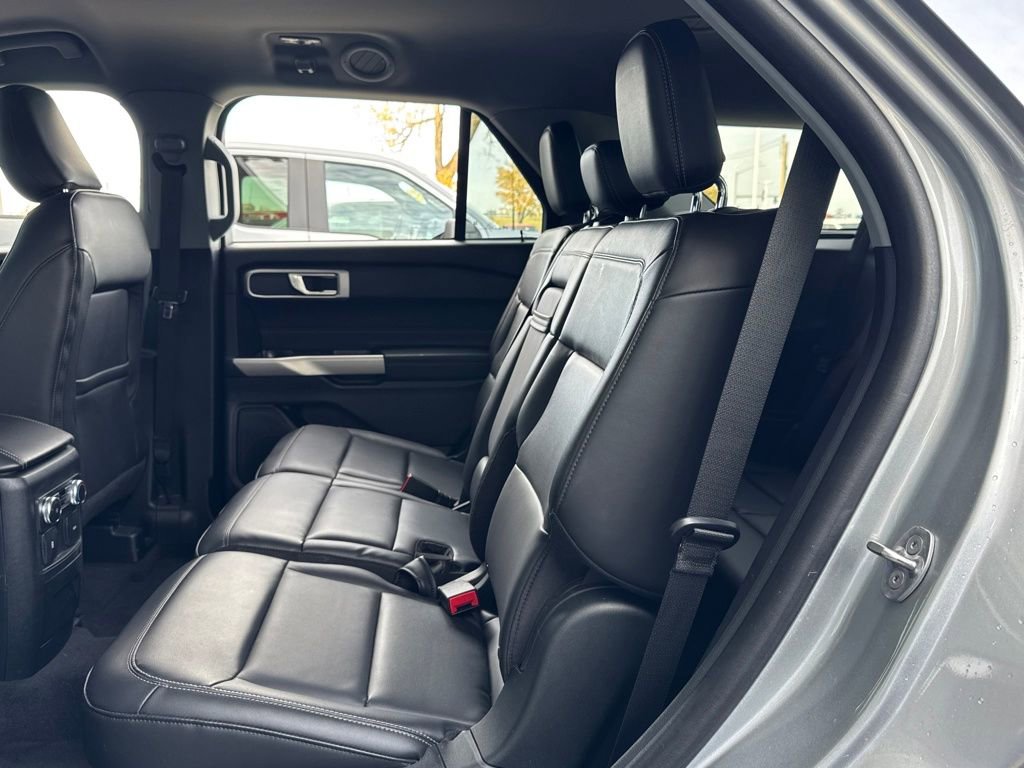 Used 2022 Ford Explorer XLT w/ Equipment Group 202A image 27