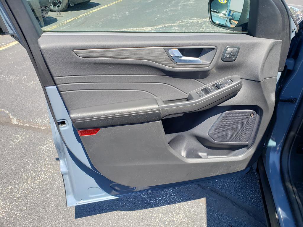 Used 2024 Ford Escape Platinum w/ Premium Technology Package AWD/4WD image 10