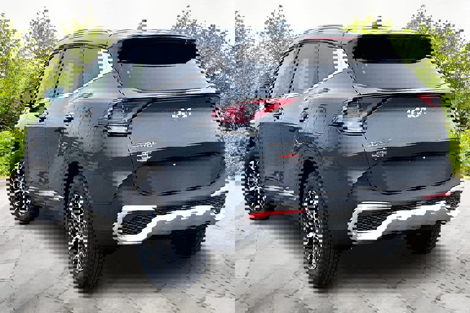 Used 2025 Kia Sportage EX image 2