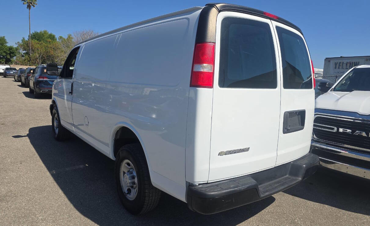 Used 2018 Chevrolet Express 2500 image 4