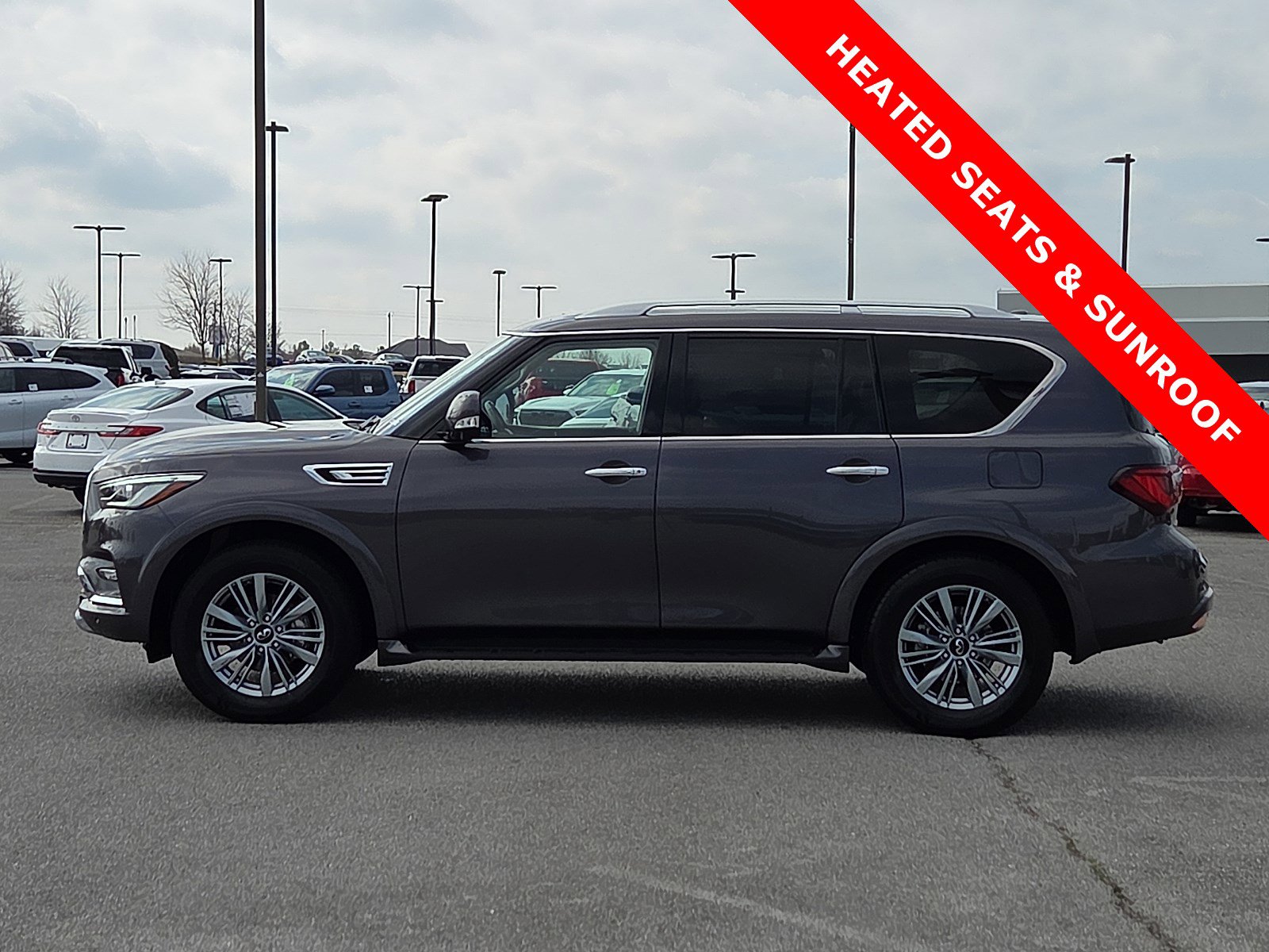 Used 2024 INFINITI QX80 Luxe image 3