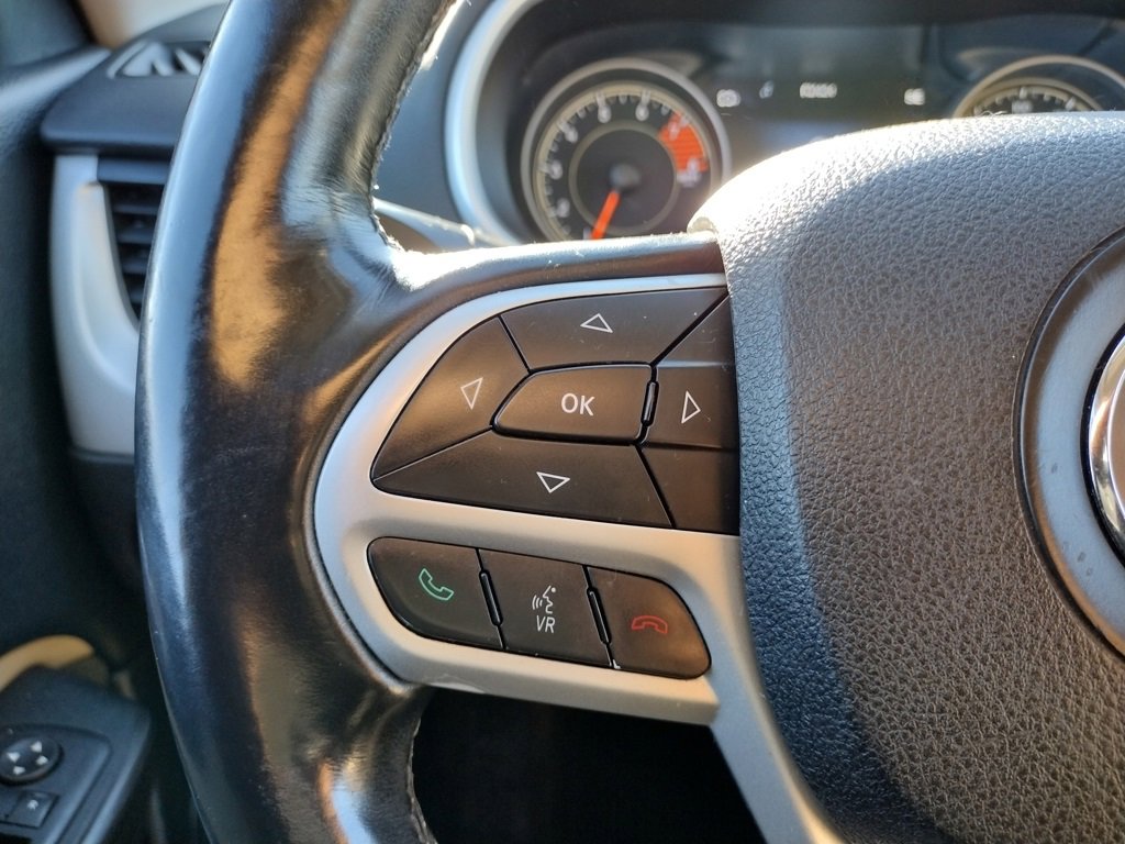 Used 2017 Jeep Cherokee Limited image 22