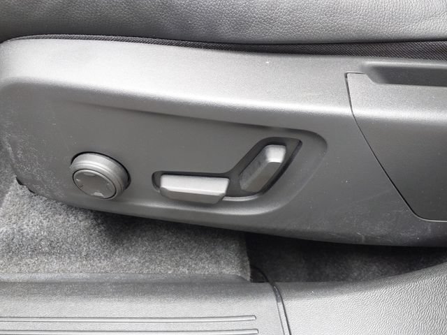 Certified 2026 Volvo XC40 B5 Plus AWD/4WD image 18