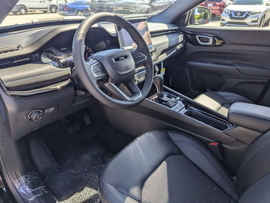 New 2026 Jeep Compass Latitude image 13