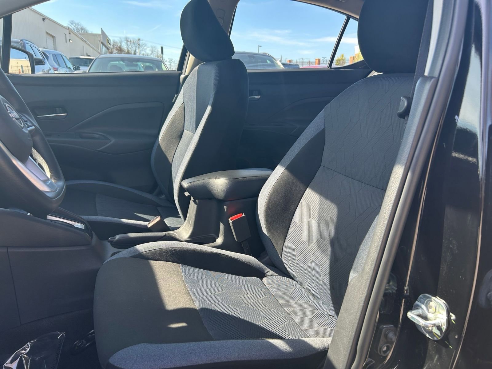 Used 2025 Nissan Versa SV FWD image 31