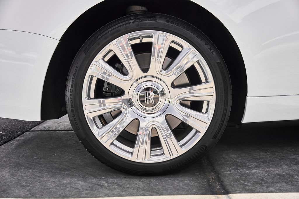 Used 2018 Rolls-Royce Dawn RWD image 21