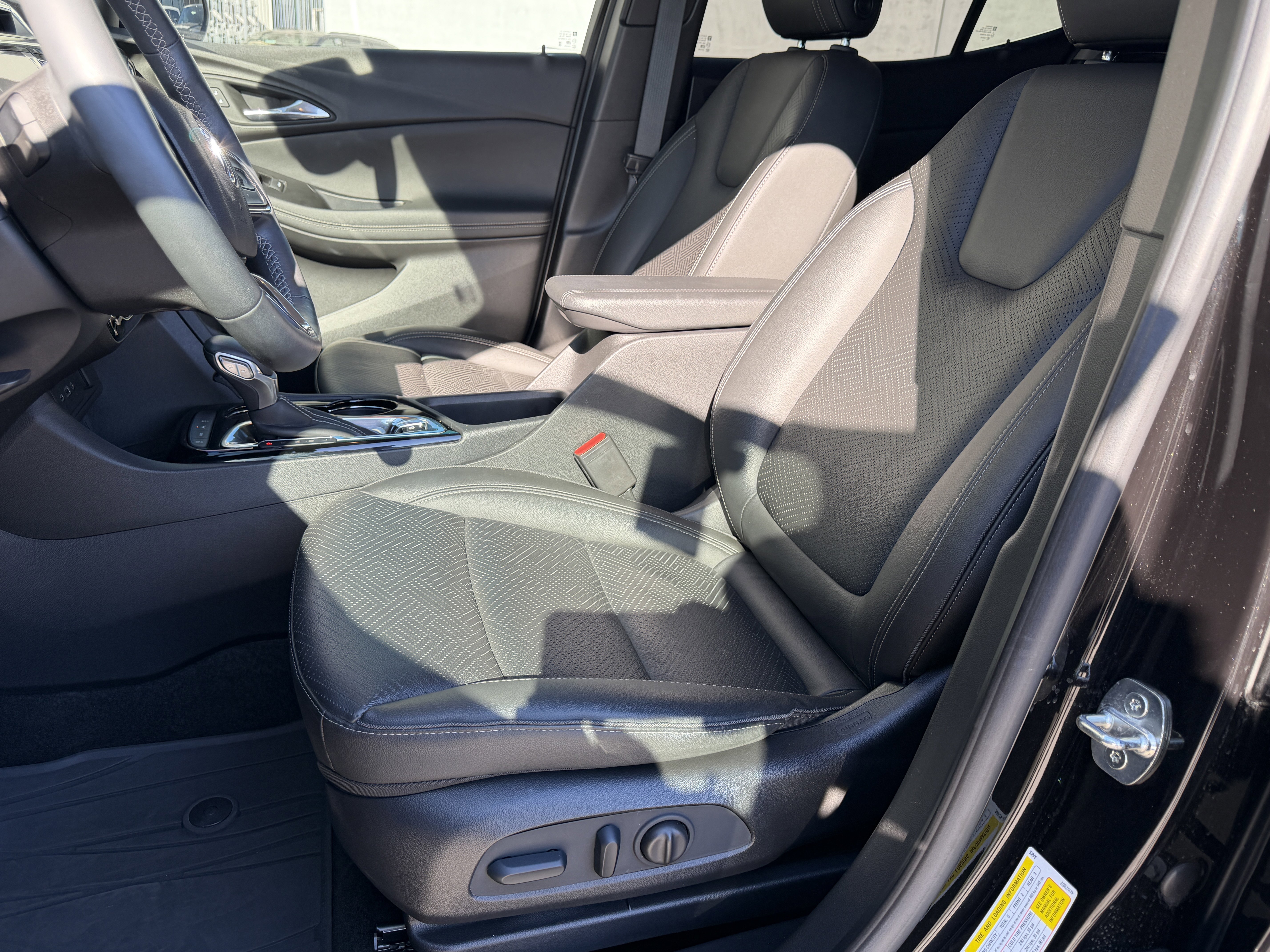 Used 2023 Buick Encore GX Essence w/ Experience Buick Package image 19