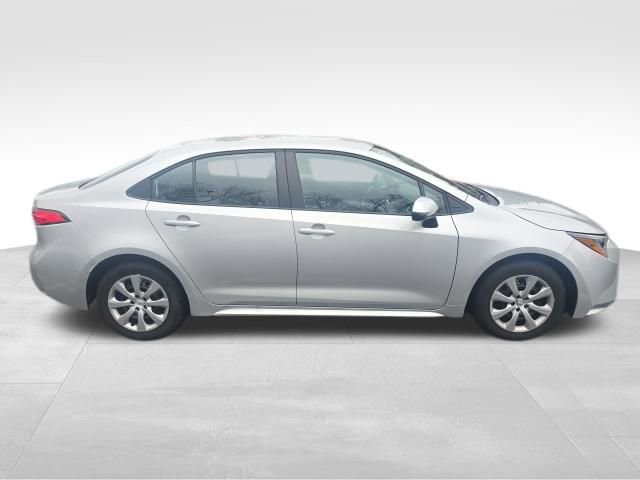 Used 2025 Toyota Corolla LE image 7