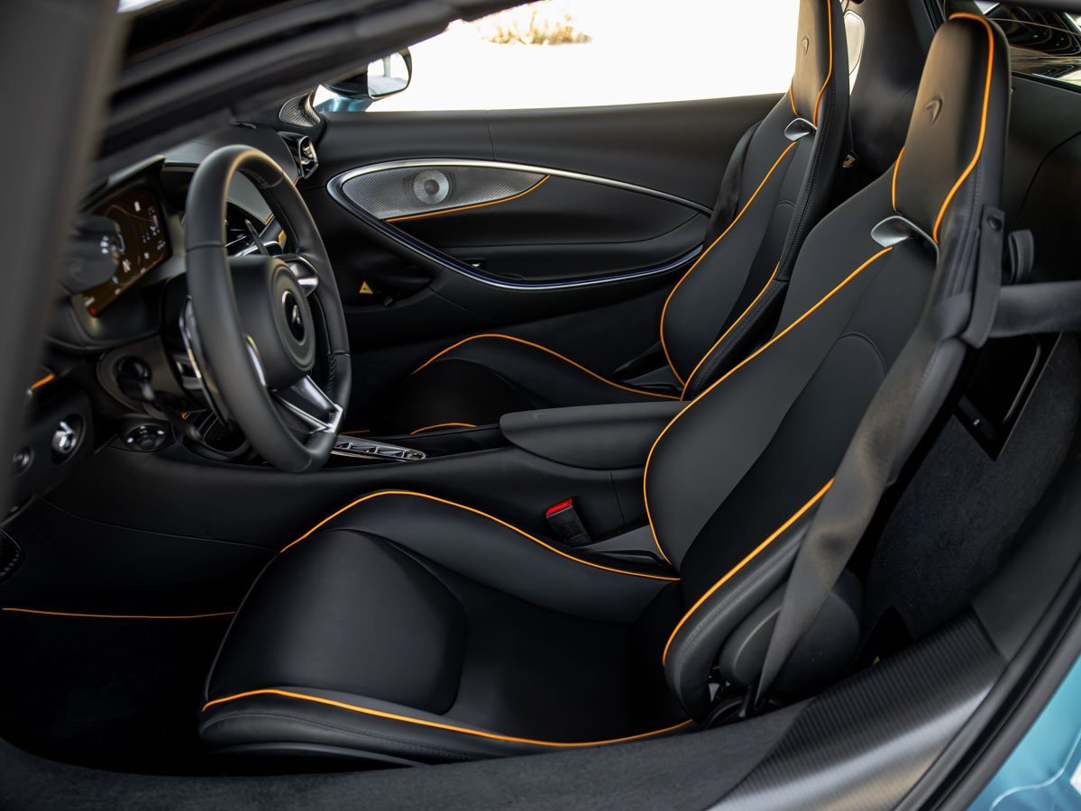 Used 2025 McLaren Artura Spider image 15