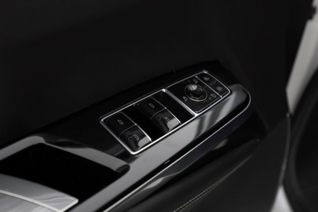 Used 2025 Cadillac Escalade V w/ LPO, ONYX Package image 20
