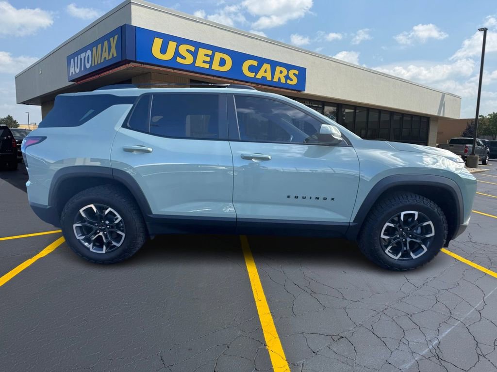 Used 2025 Chevrolet Equinox ACTIV AWD/4WD image 2