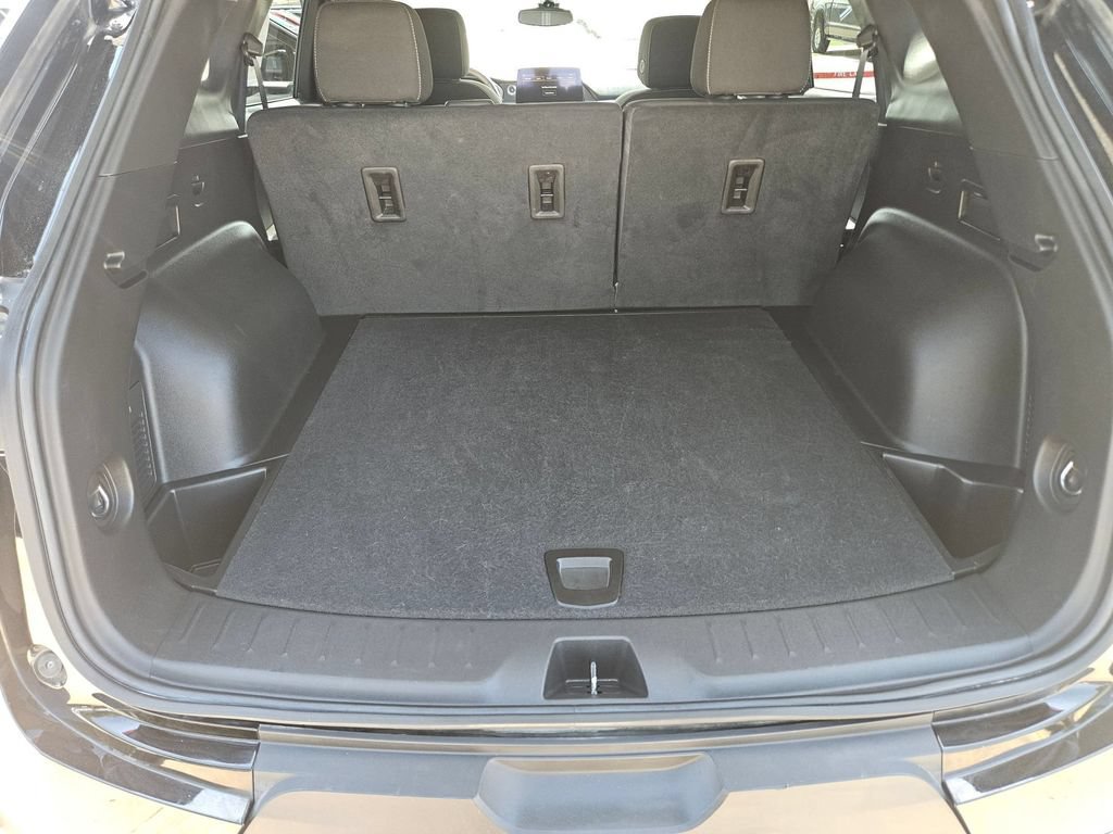 Used 2025 Chevrolet Blazer LT FWD image 24