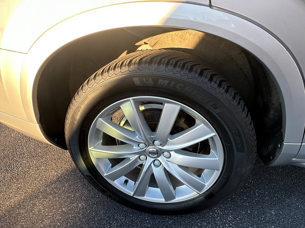 Used 2016 Volvo XC90 T6 Momentum w/ Momentum Plus Package image 31