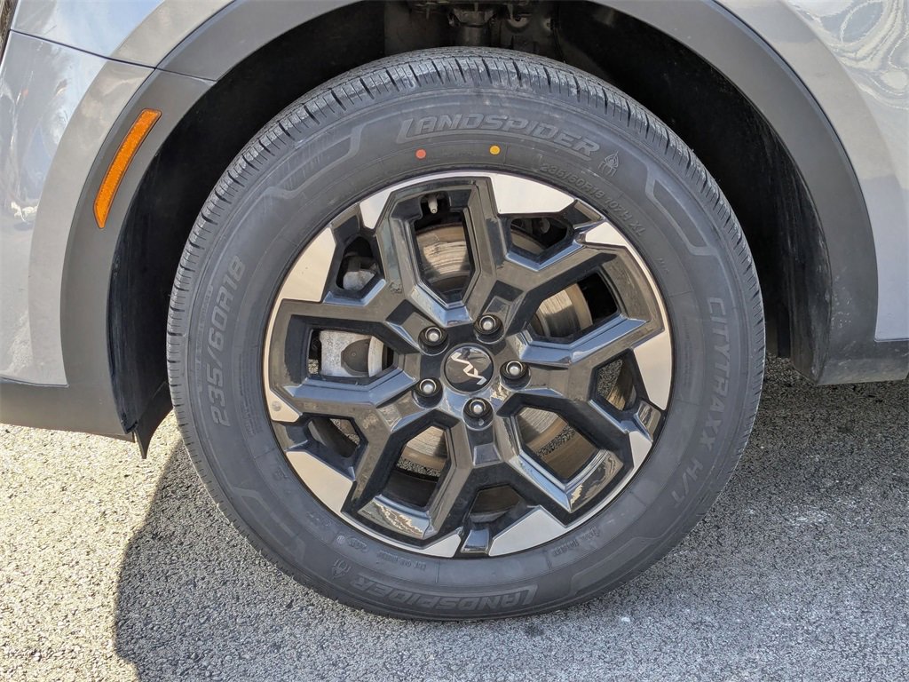 Used 2024 Kia Sorento S image 11