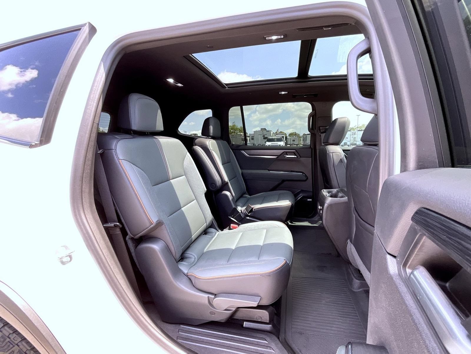 Certified 2024 GMC Acadia AT4 w/ Luxury Package AWD/4WD image 20
