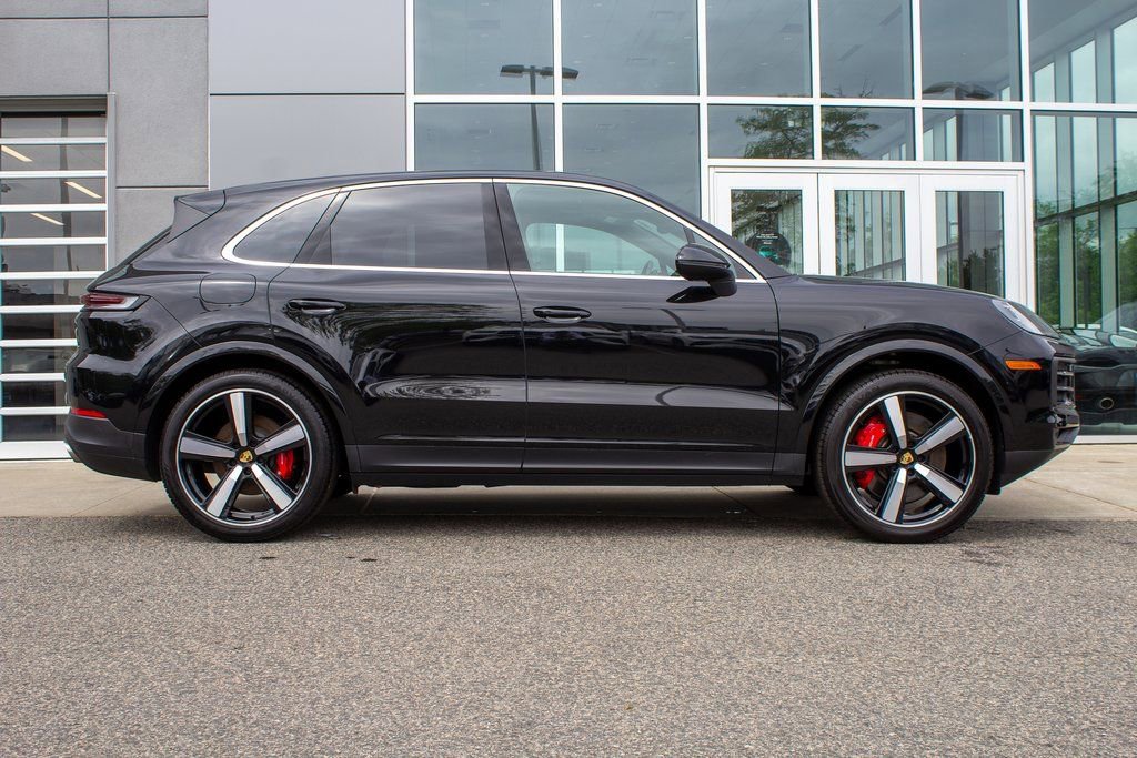 Used 2024 Porsche Cayenne S w/ Premium Package image 4