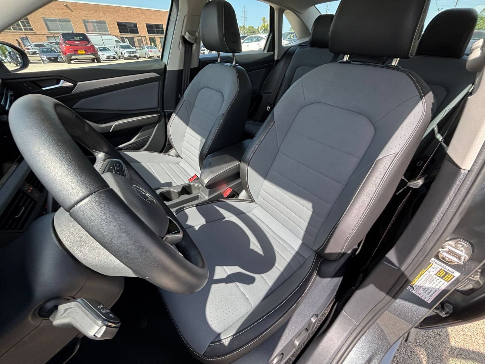 Used 2025 Volkswagen Jetta SE FWD image 37