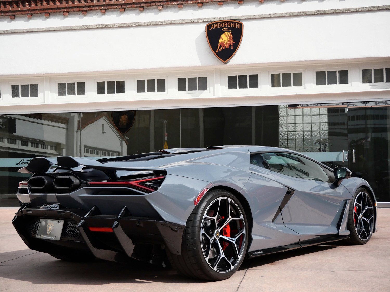 Used 2024 Lamborghini Revuelto image 3