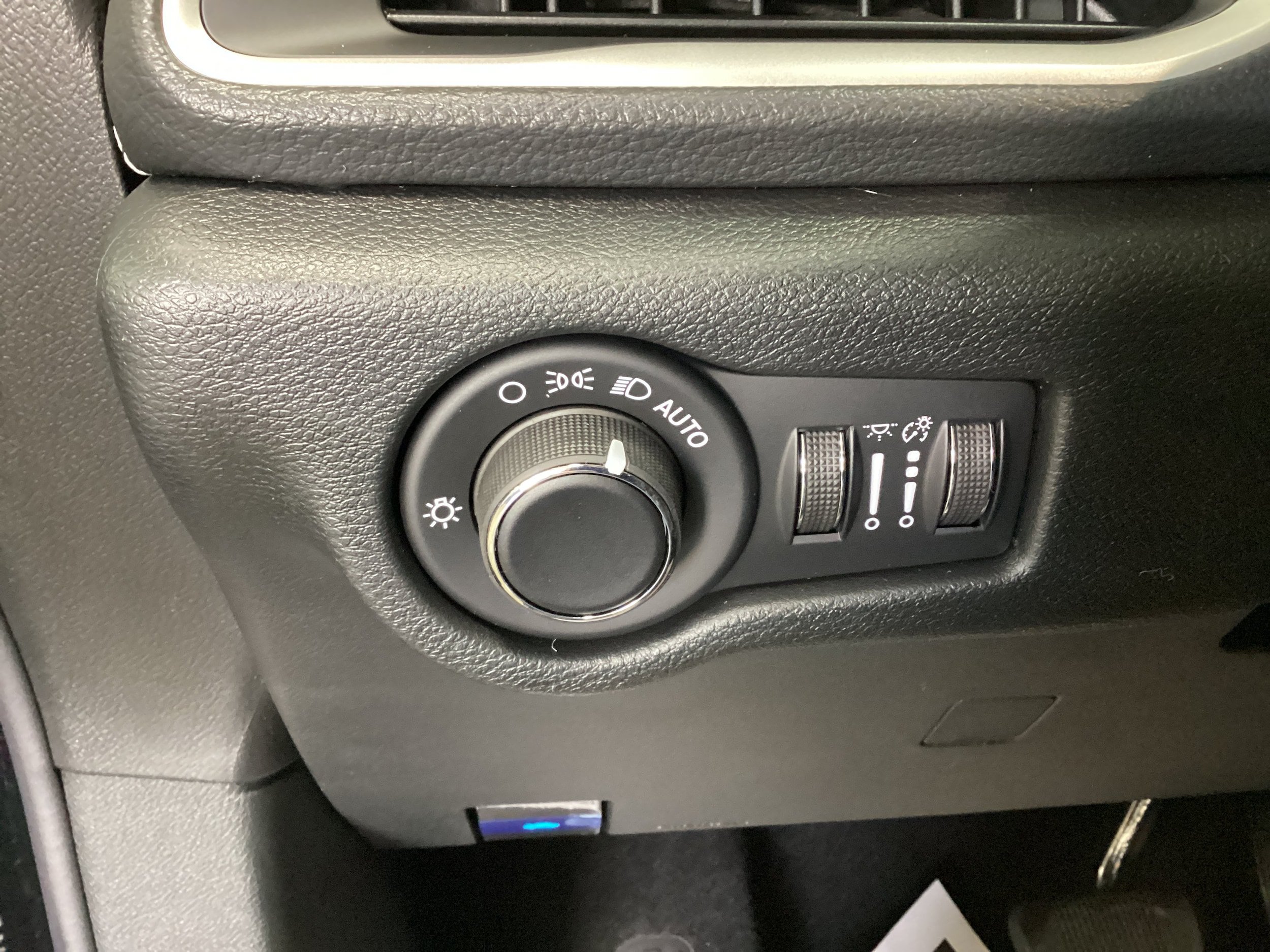 New 2027 Chrysler Pacifica Select w/ Family Tech Group AWD/4WD image 21