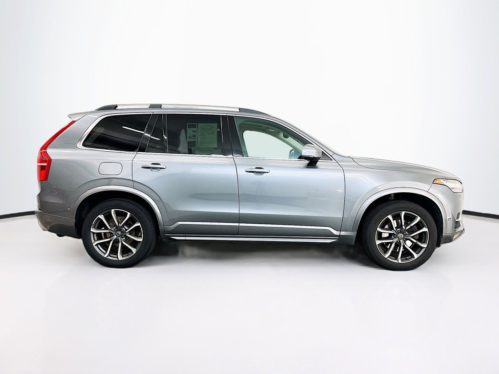 Used 2017 Volvo XC90 T6 Momentum w/ Vision Package AWD/4WD image 10