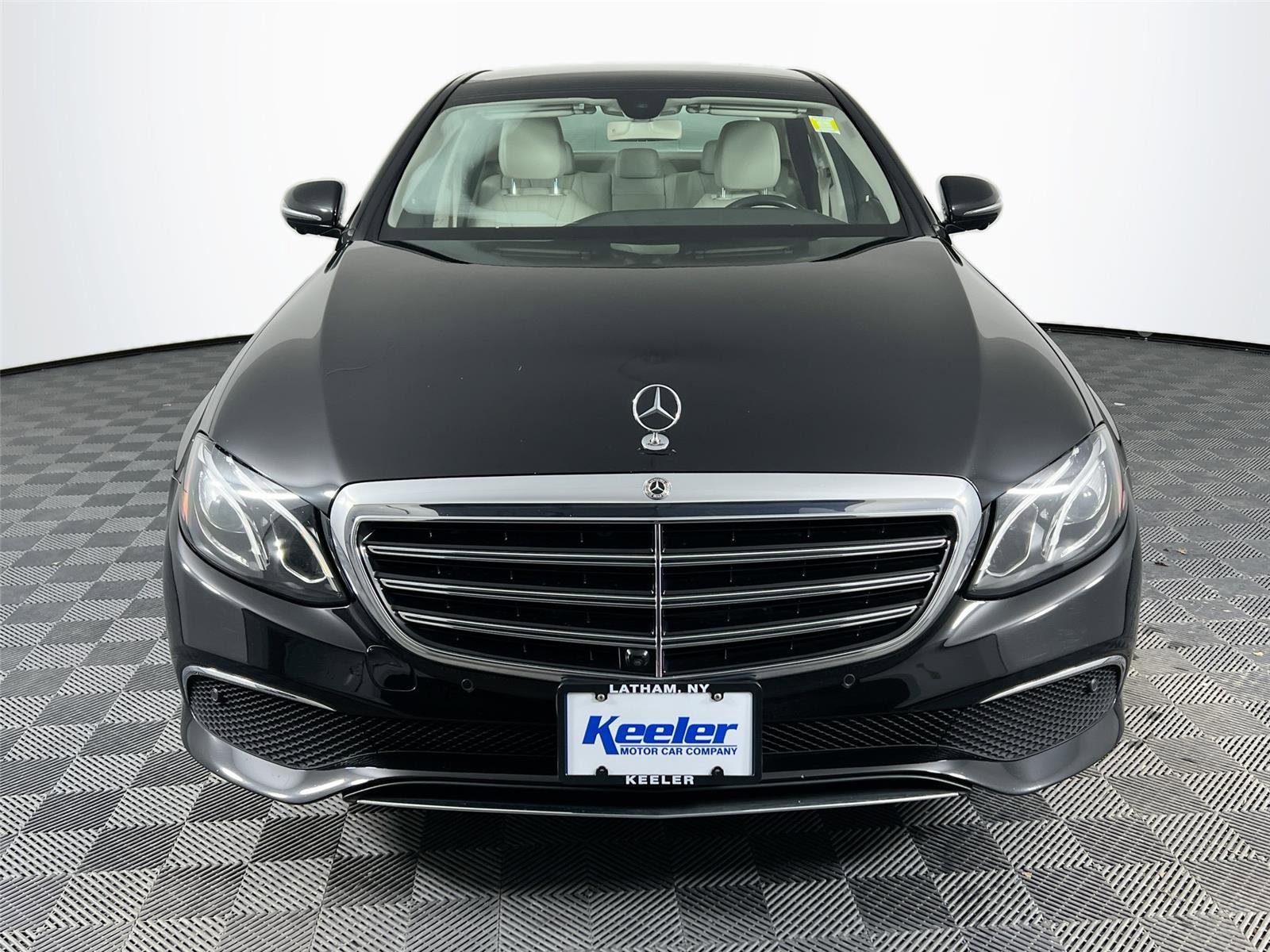 Certified 2019 Mercedes-Benz E 300 4MATIC image 9